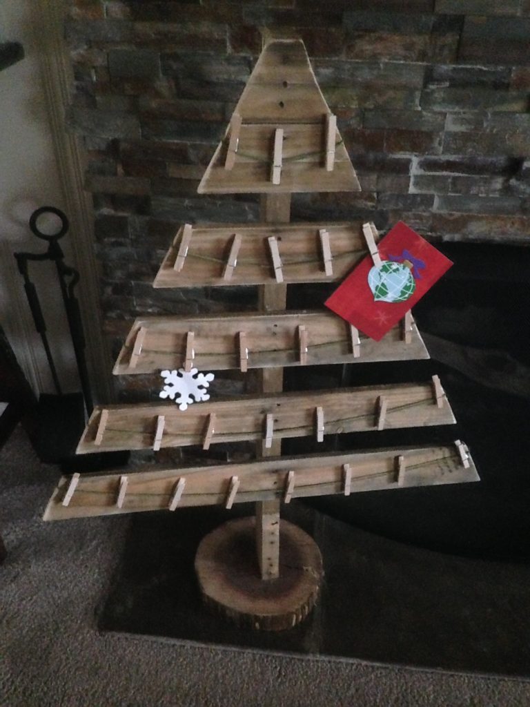 10 Pallet Repurpose Projects For Christmas