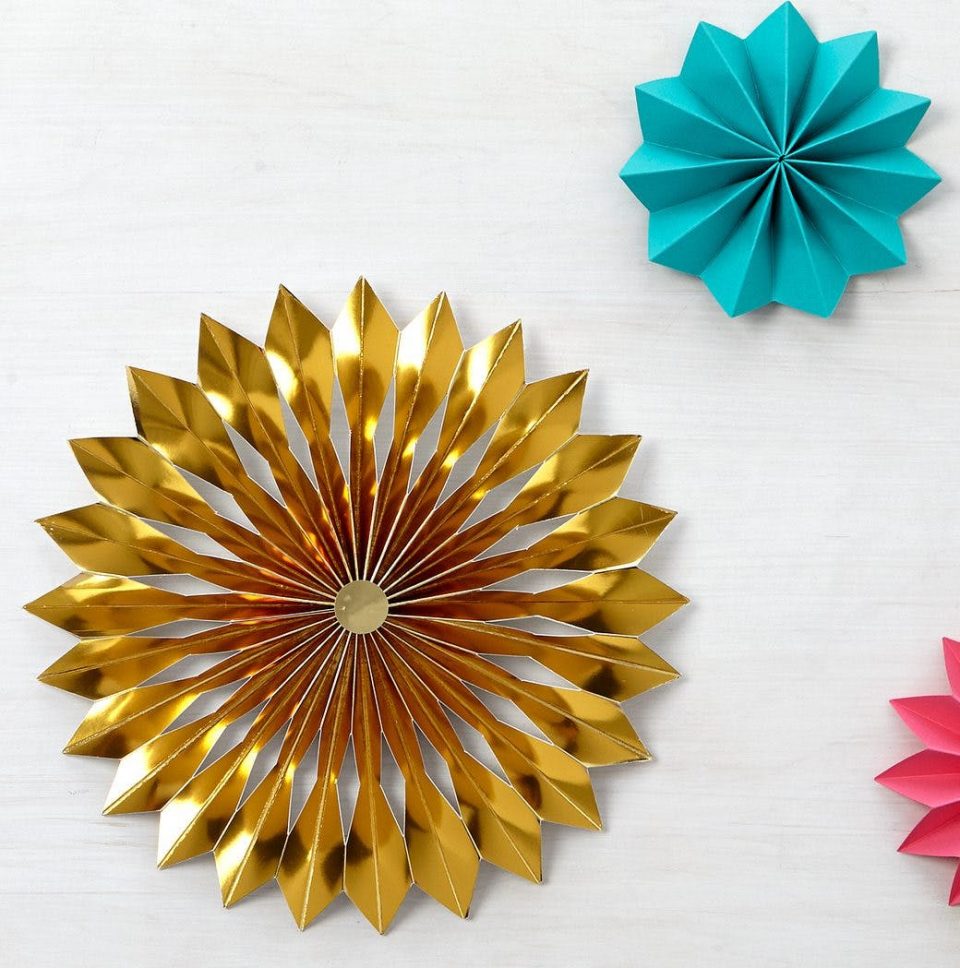 6+ Homemade Holiday Tree Topper Tutorials * The Holidaze Craze