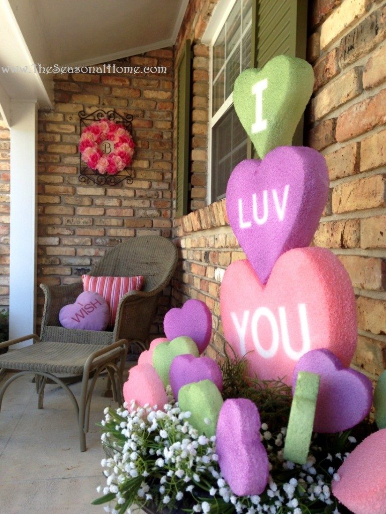 14 Charming Ways to Decorate Your Porch for Valentine’s Day| Valentines Day, Valentines Day Porch Decor, Holiday Porch Decor, DIY Holiday Porch Decor, Porch, Porch Stuff | Valentine's Day