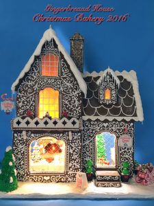 Gingerbread House | DIY Gingerbread House | Christmas | Christmas Crafts | Gingerbread House Ideas | Gingerbread