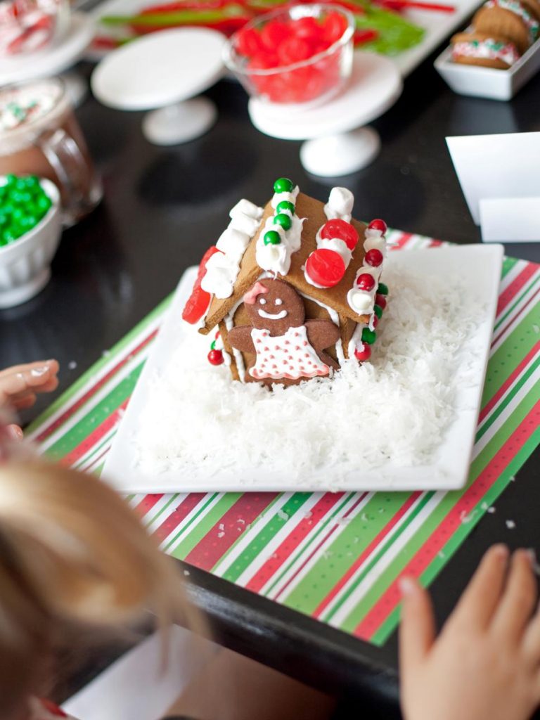 Gingerbread House | DIY Gingerbread House | Christmas | Christmas Crafts | Gingerbread House Ideas | Gingerbread
