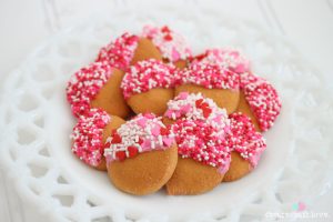 12 EASY Room-Mom Valentine’s Day Party Ideas| Valentines Day Party Ideas, Classroom Party Ideas, Party Ideas for Kids, Kids Party Ideas, Classroom Party Hacks