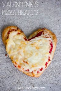 12 EASY Room-Mom Valentine’s Day Party Ideas| Valentines Day Party Ideas, Classroom Party Ideas, Party Ideas for Kids, Kids Party Ideas, Classroom Party Hacks