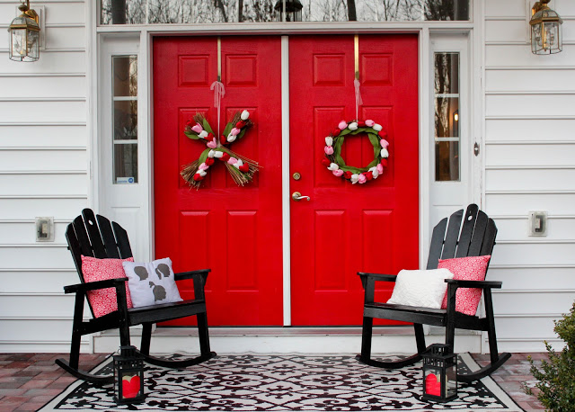 14 Charming Ways to Decorate Your Porch for Valentine’s Day 14 Charming Ways to Decorate Your Porch for Valentine’s Day