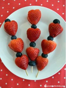 12 EASY Room-Mom Valentine’s Day Party Ideas| Valentines Day Party Ideas, Classroom Party Ideas, Party Ideas for Kids, Kids Party Ideas, Classroom Party Hacks