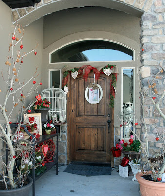 14 Charming Ways to Decorate Your Porch for Valentine’s Day| Valentines Day, Valentines Day Porch Decor, Holiday Porch Decor, DIY Holiday Porch Decor, Porch, Porch Stuff