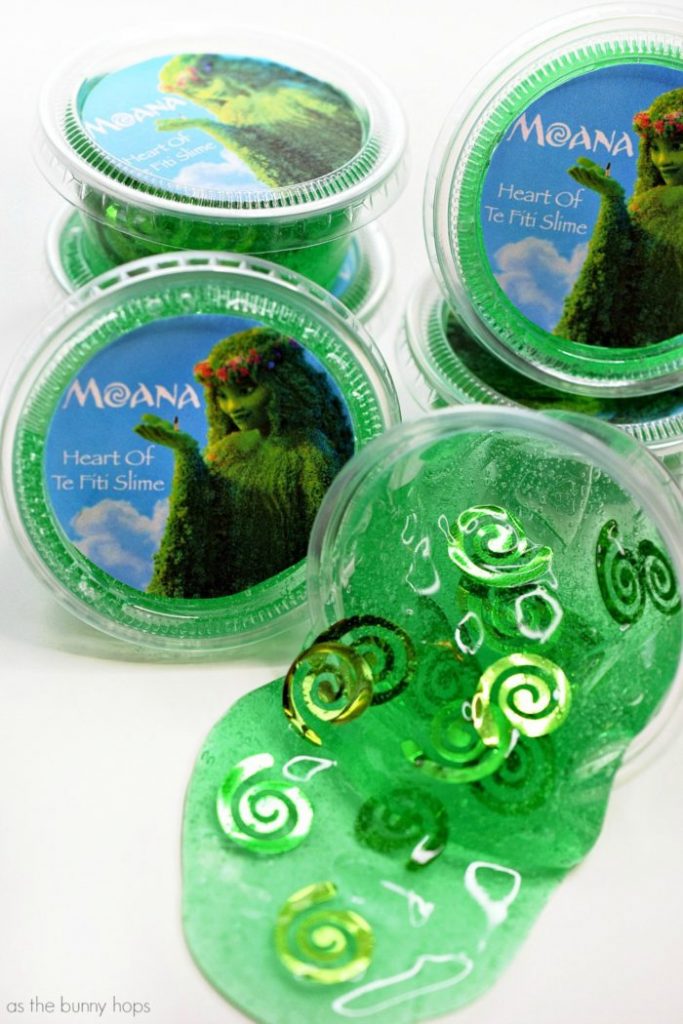 11 Island-Inspired Ideas for a Moana Party| Party Ideas, Party Ideas for Kids, Moana, Moana Party, Moana Party Ideas, Moana DIYs, Parties for Kids, Birthday Parties for Girls, Birthday Parties for Boys, Homemade Party Decor, DIY Moana Party, Themed Birthday, Themed Birthday Party Ideas