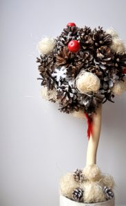 Outdoor Holiday Decor | DIY Outdoor Holiday Decor | DIY Holiday Decor | DIY Holiday Decor Ideas | Outdoor Decor Ideas | DIY Outdoor Decor Ideas