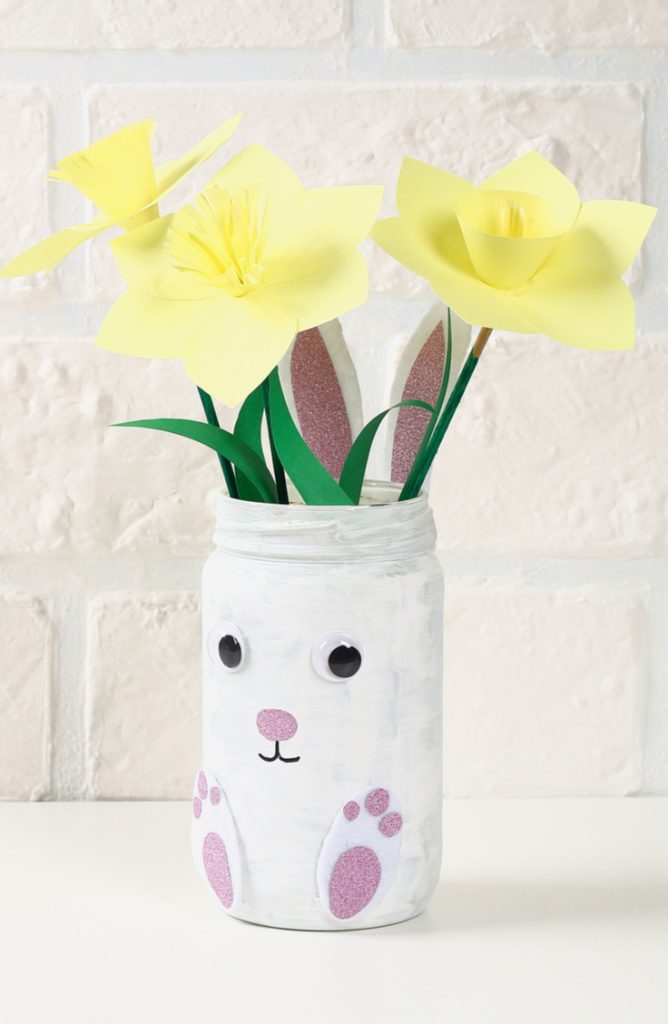 Easter Table Ideas for Kids * The Holidaze Craze