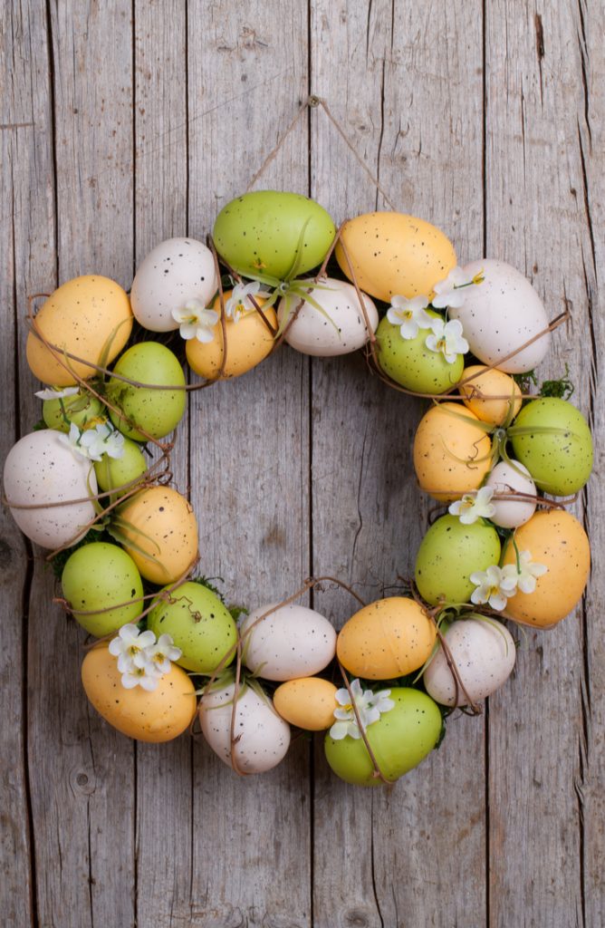 Easter porch | Easter porch decor | Easter porch decorations | Easter porch decoration ideas | Easter | Easter decor | porch | porch decor | porch decorations