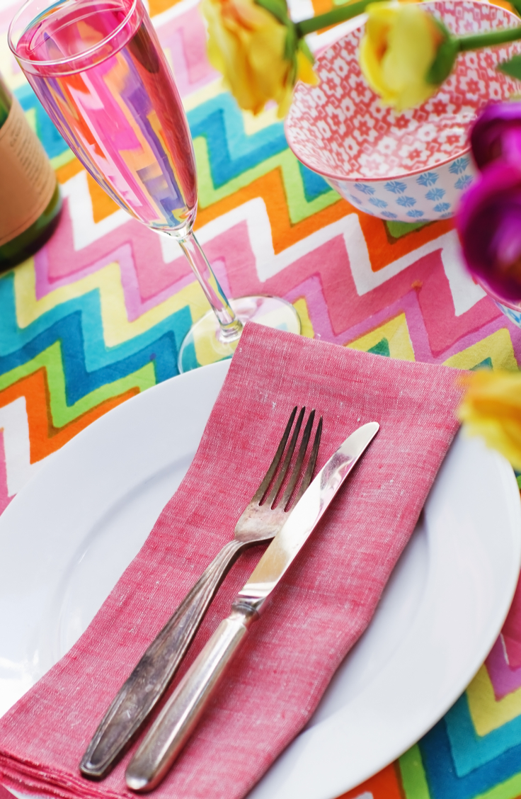 Spring Loaded Table Settings * The Holidaze Craze