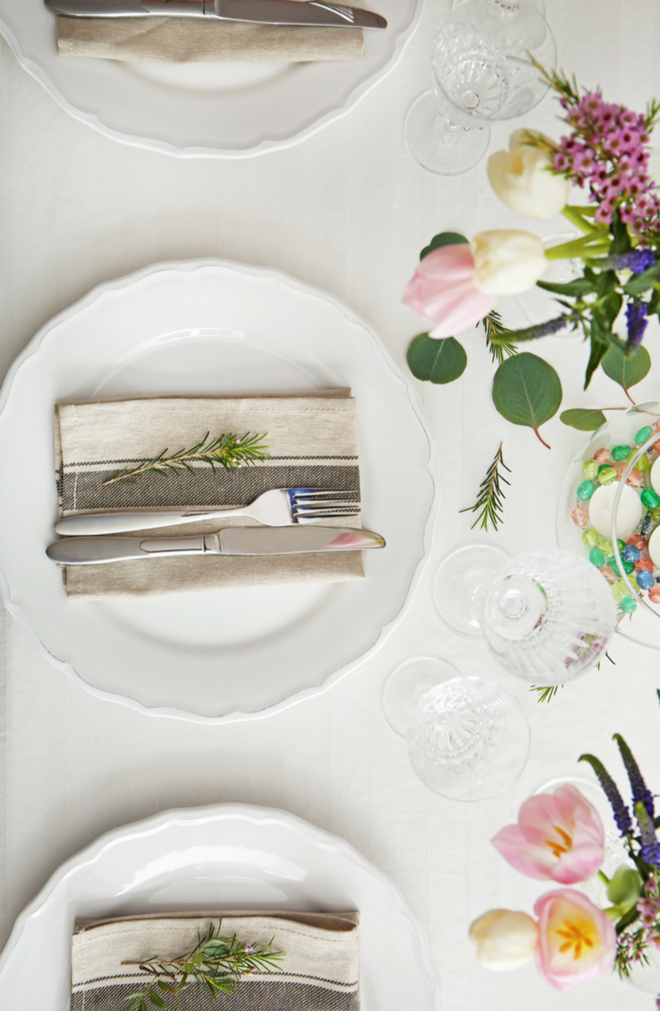 Spring Loaded Table Settings * The Holidaze Craze