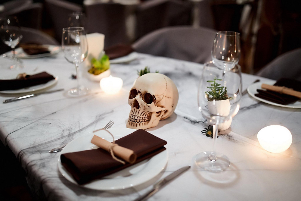Halloween costume dinner party | Halloween | dinner party | Halloween dinner party | party ideas | costume 