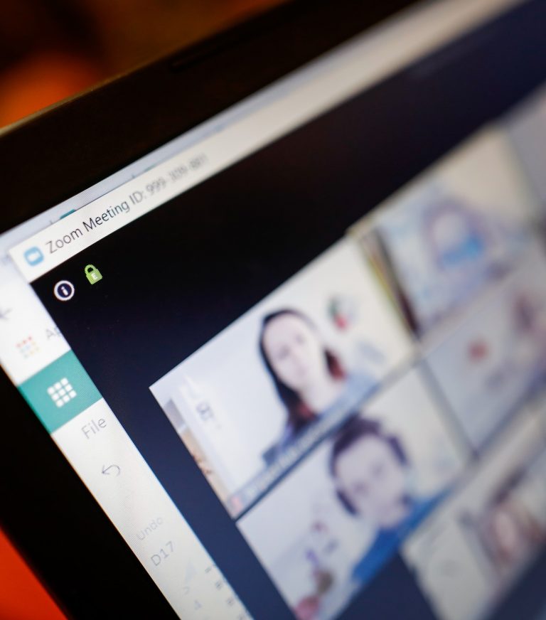 Virtual Graduation Parties "Zoom" In On These Ideas * The Holidaze Craze